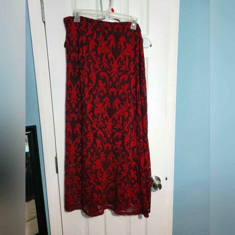 Lace skirt